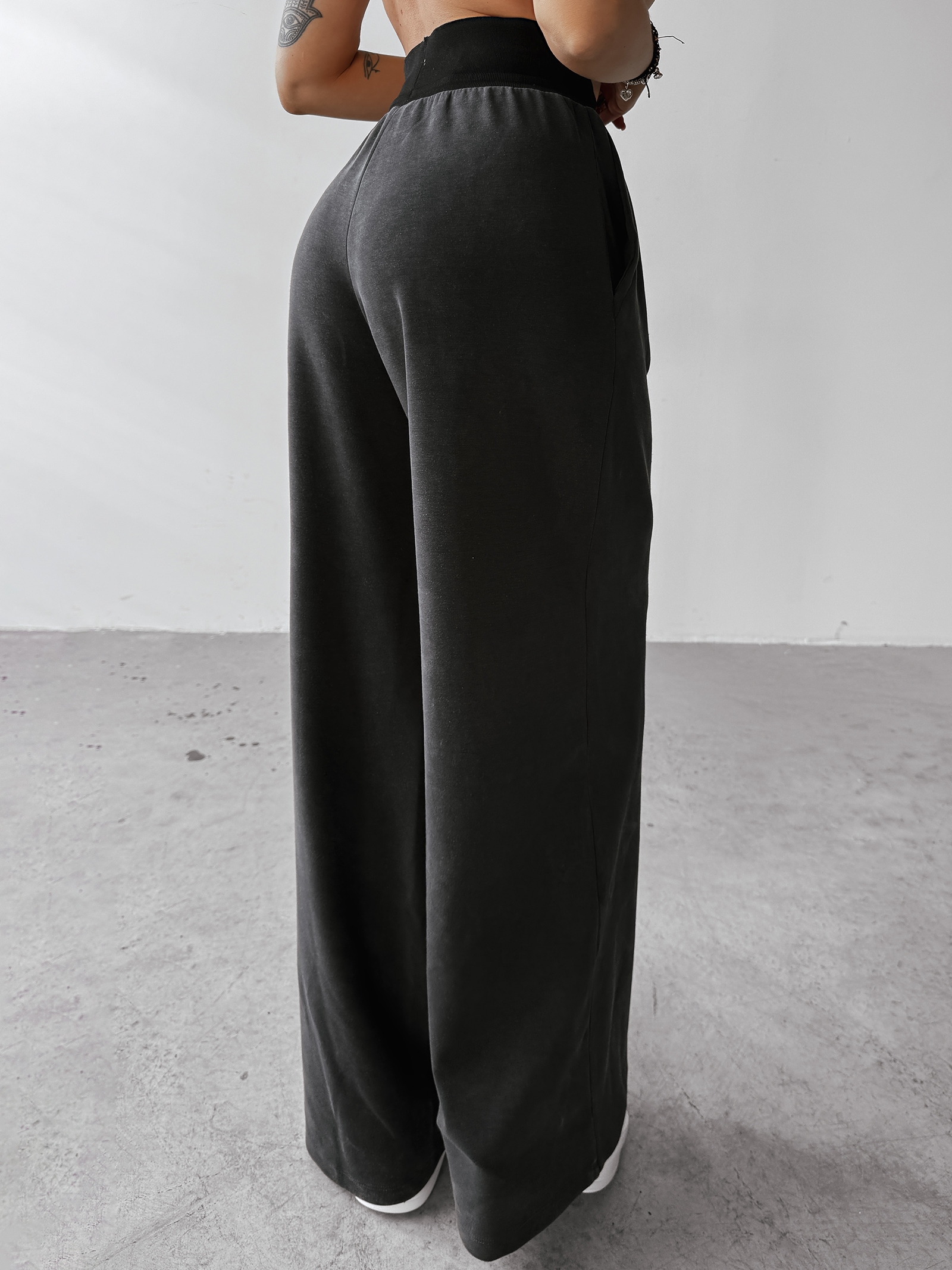 Spodnie z wysokim stanem XAUS OLAVOGA czarne Spodnie z wysokim stanem XAUS OLAVOGA czarne