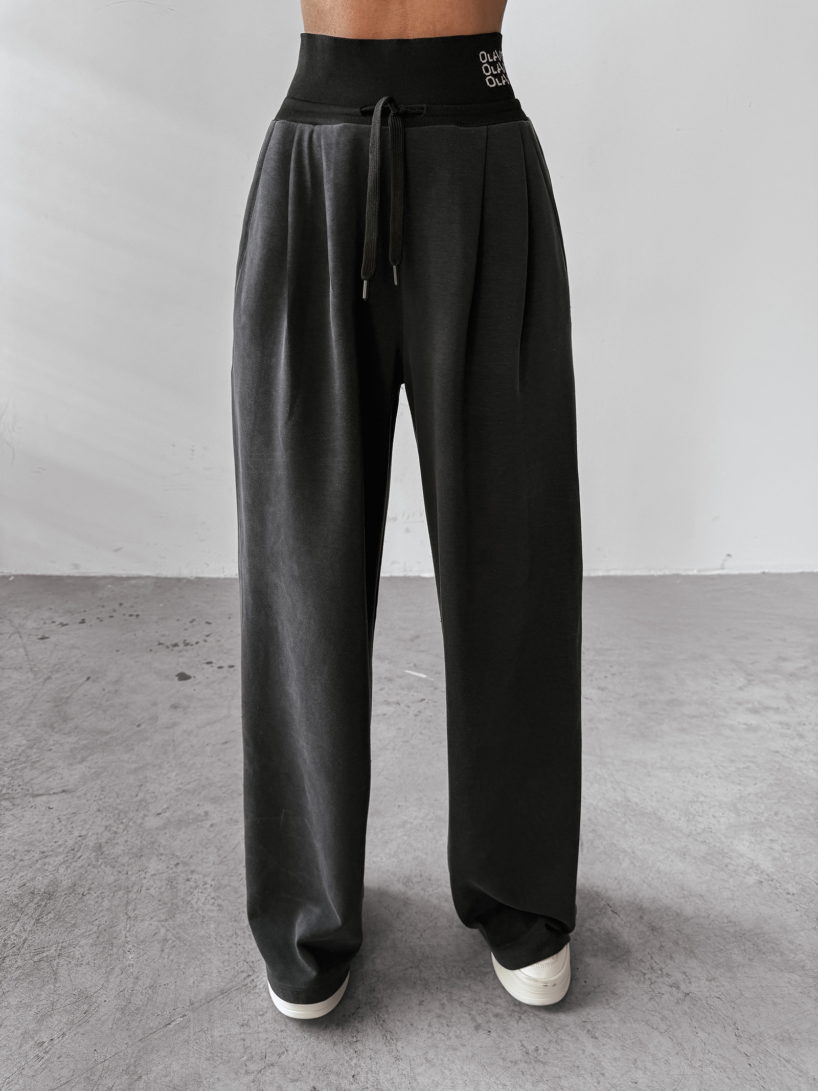 Spodnie z wysokim stanem XAUS OLAVOGA czarne Spodnie z wysokim stanem XAUS OLAVOGA czarne