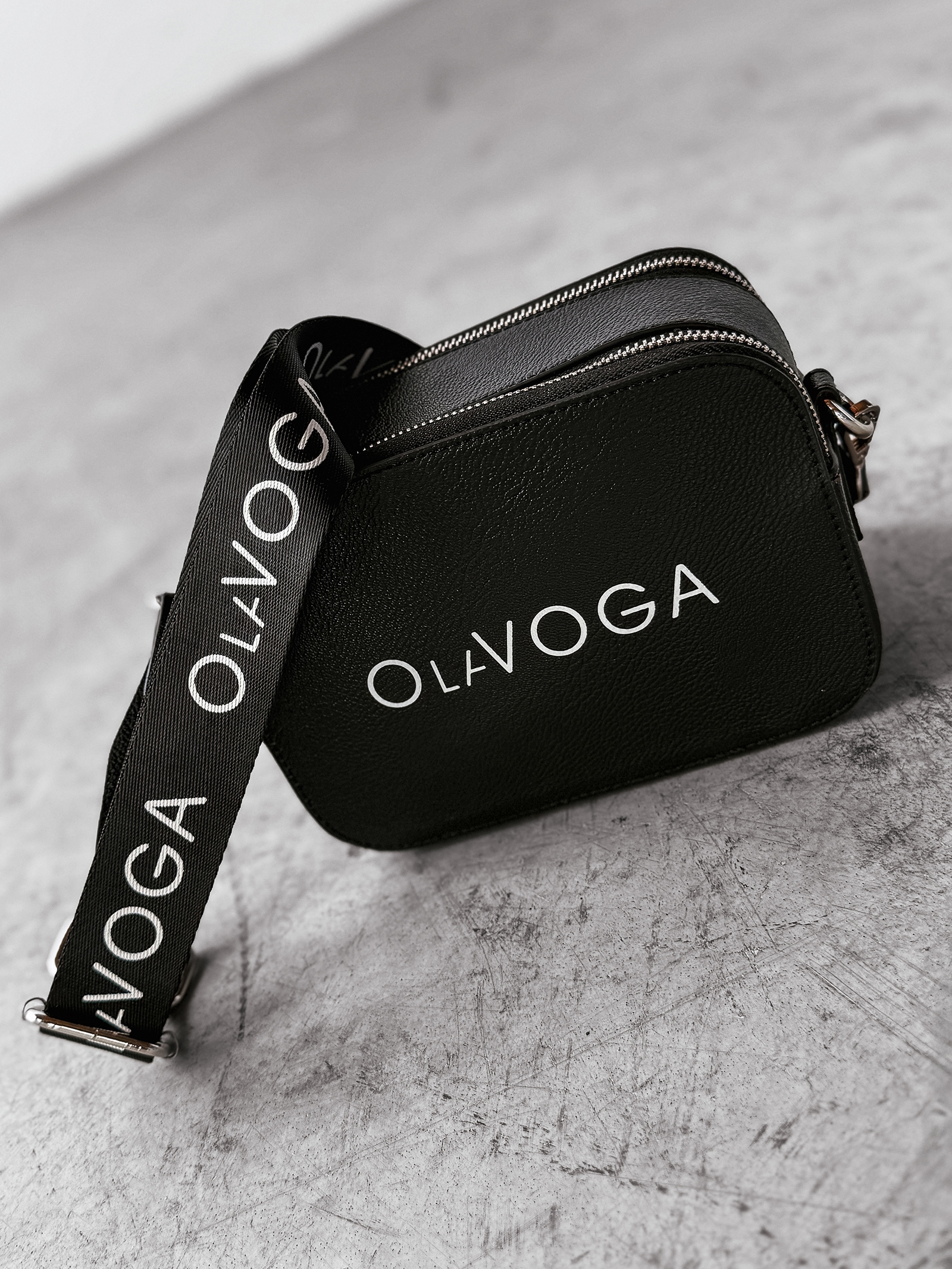 Torebka listonoszka MIDNIGHT OLAVOGA czarna