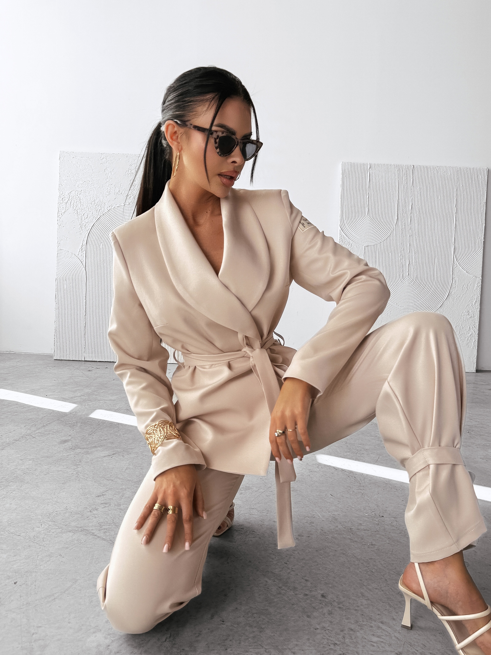 Garnitur damski MARGARITA OLAVOGA beżowy Garnitur damski MARGARITA OLAVOGA beżowy