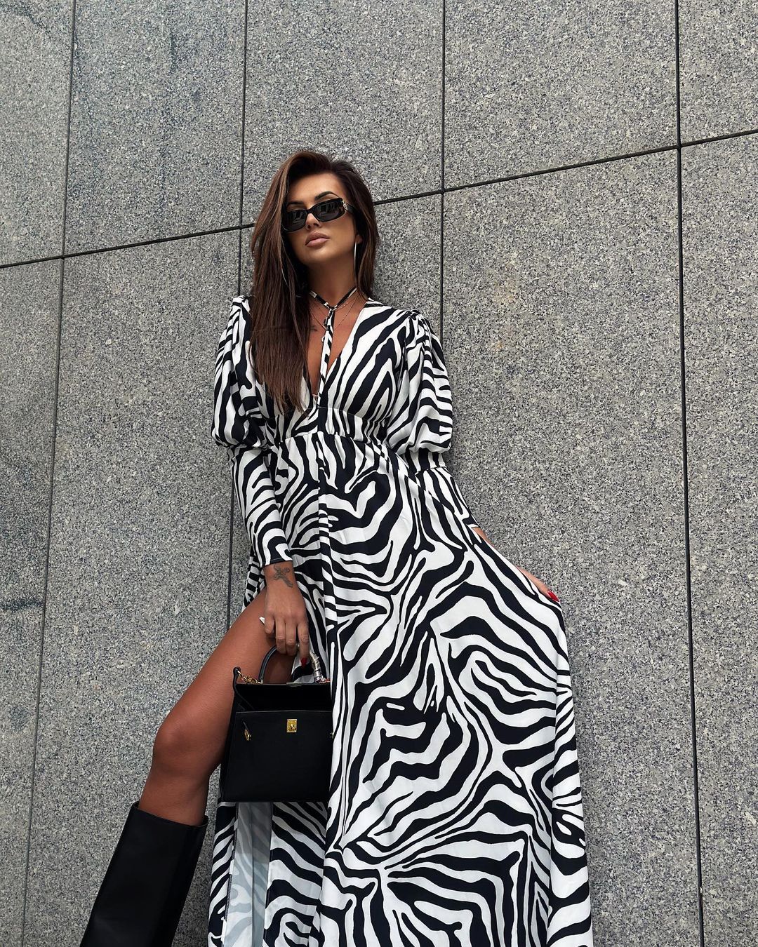 Sukienka maxi NB ZEBBRAS biało-czarna