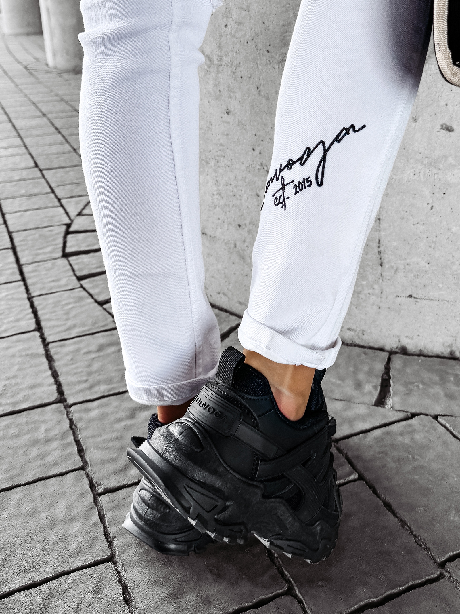 Spodnie jeansowe skinny przecierane DAZY OLAVOGA białe