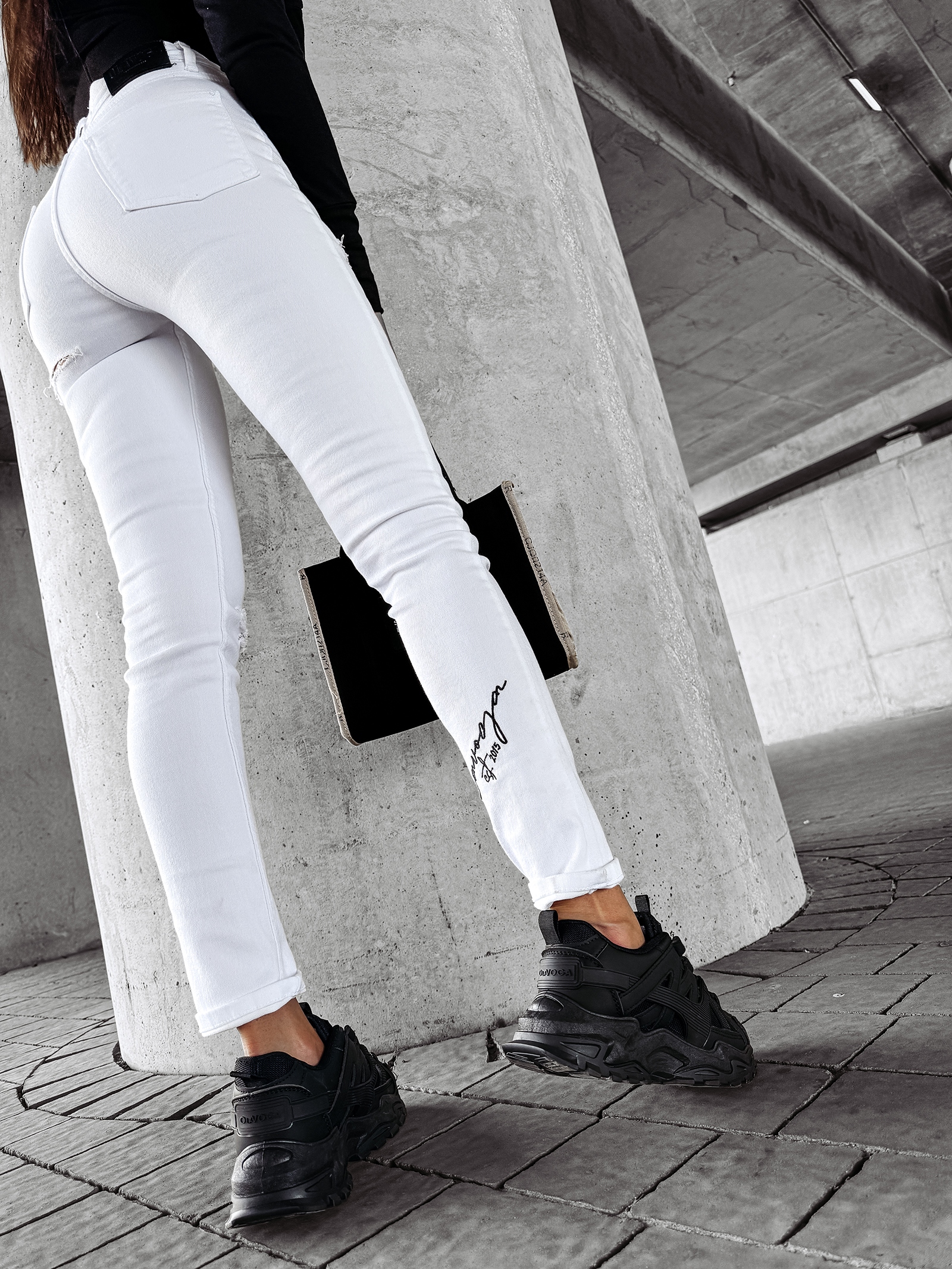 Spodnie jeansowe skinny przecierane DAZY OLAVOGA białe