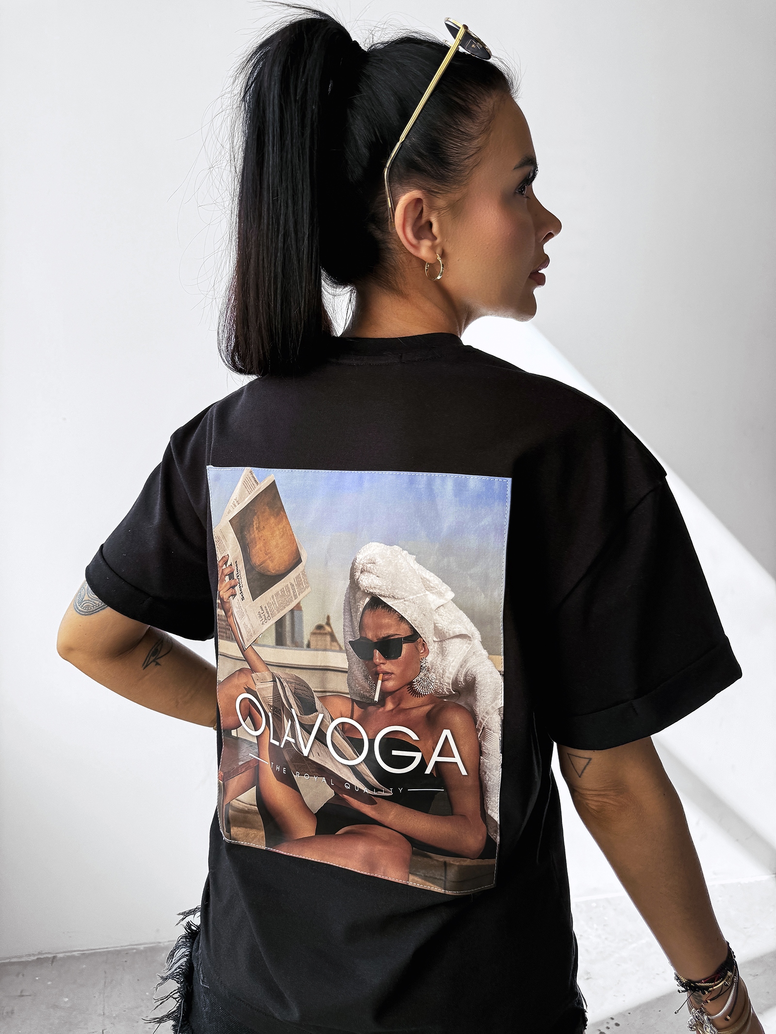 T-shirt bawełniany logowany INVIS OLAVOGA czarny