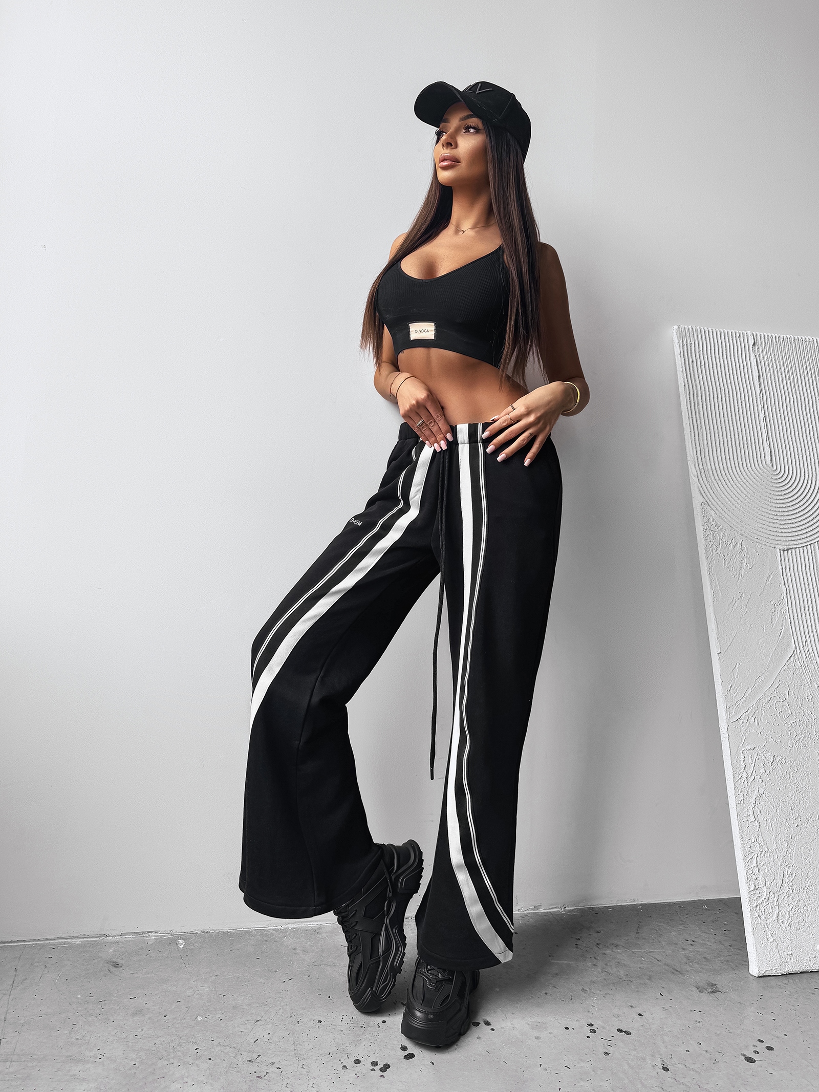 Spodnie damskie z lampasami SIIA OLAVOGA czarne Spodnie damskie z lampasami SIIA OLAVOGA czarne