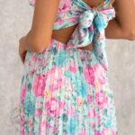 Sukienka plisowana w kwiaty Lamorra błękitna