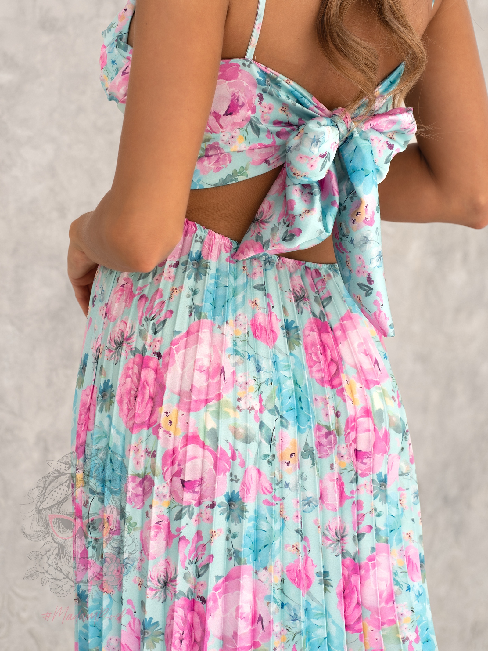 Sukienka plisowana w kwiaty Lamorra błękitna Sukienka plisowana w kwiaty Lamorra błękitna