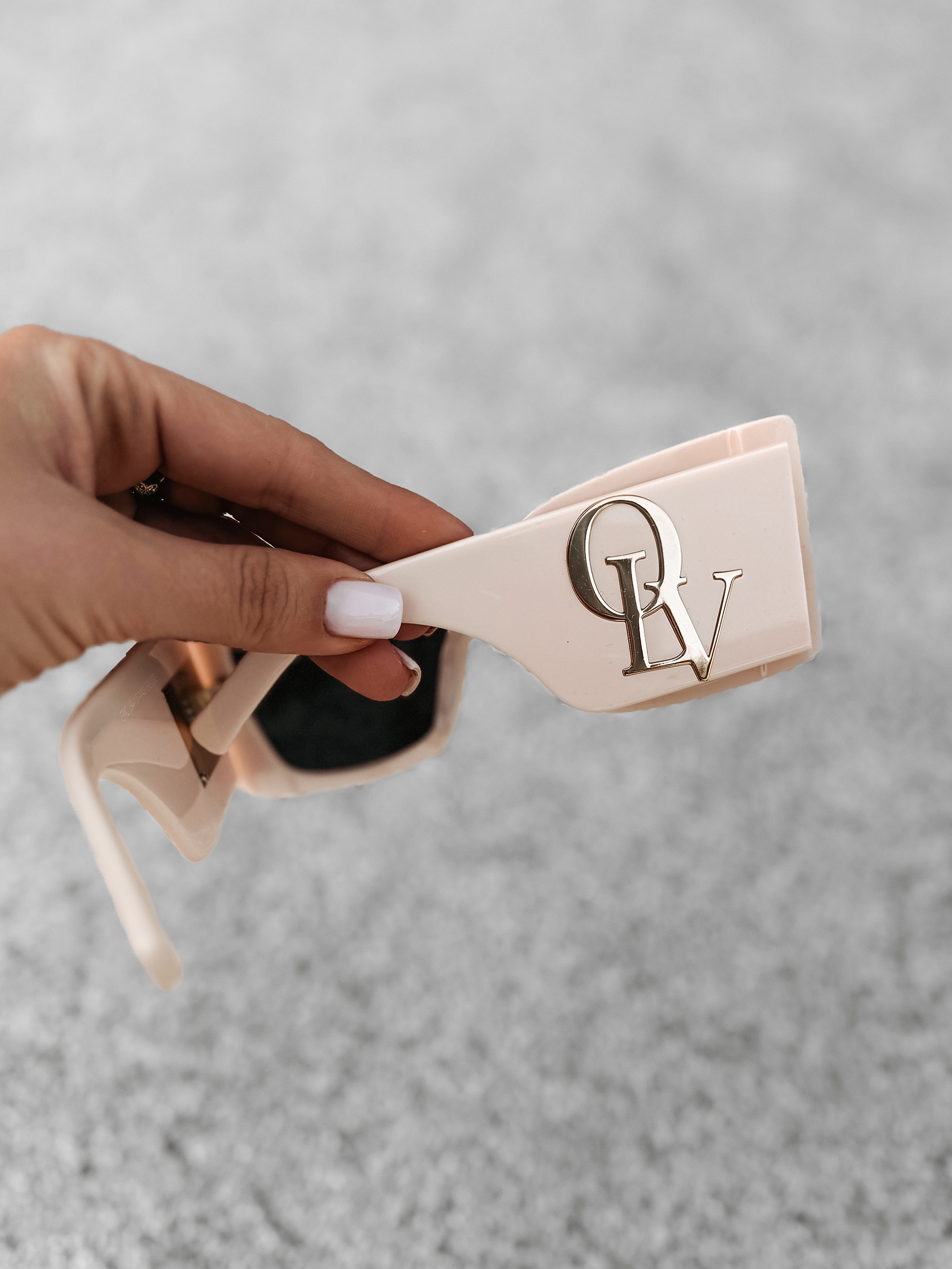 Okulary damskie przeciwsłoneczne EYZ OLAVOGA beżowe Okulary damskie przeciwsłoneczne EYZ OLAVOGA beżowe