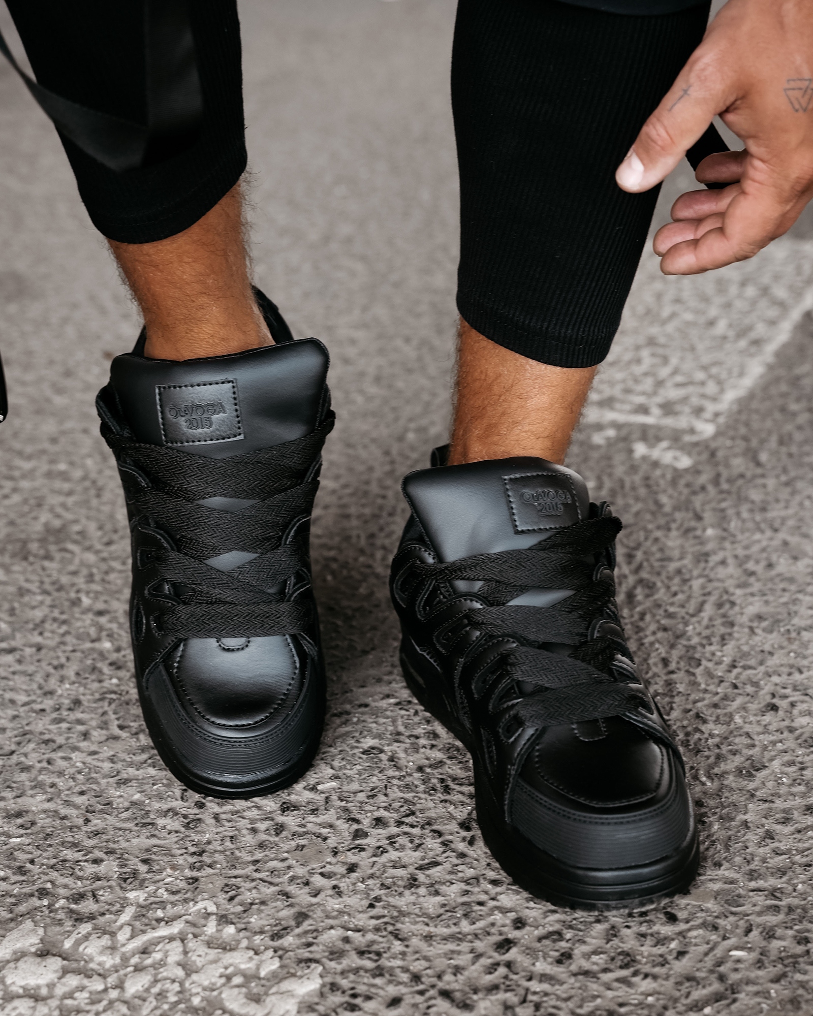 Buty sportowe sneakersy męskie AUTHENTIC OLAVOGA czarny