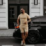 Komplet welurowy męski ze spodenkami NIGHT THREAD OLAVOGA karmel