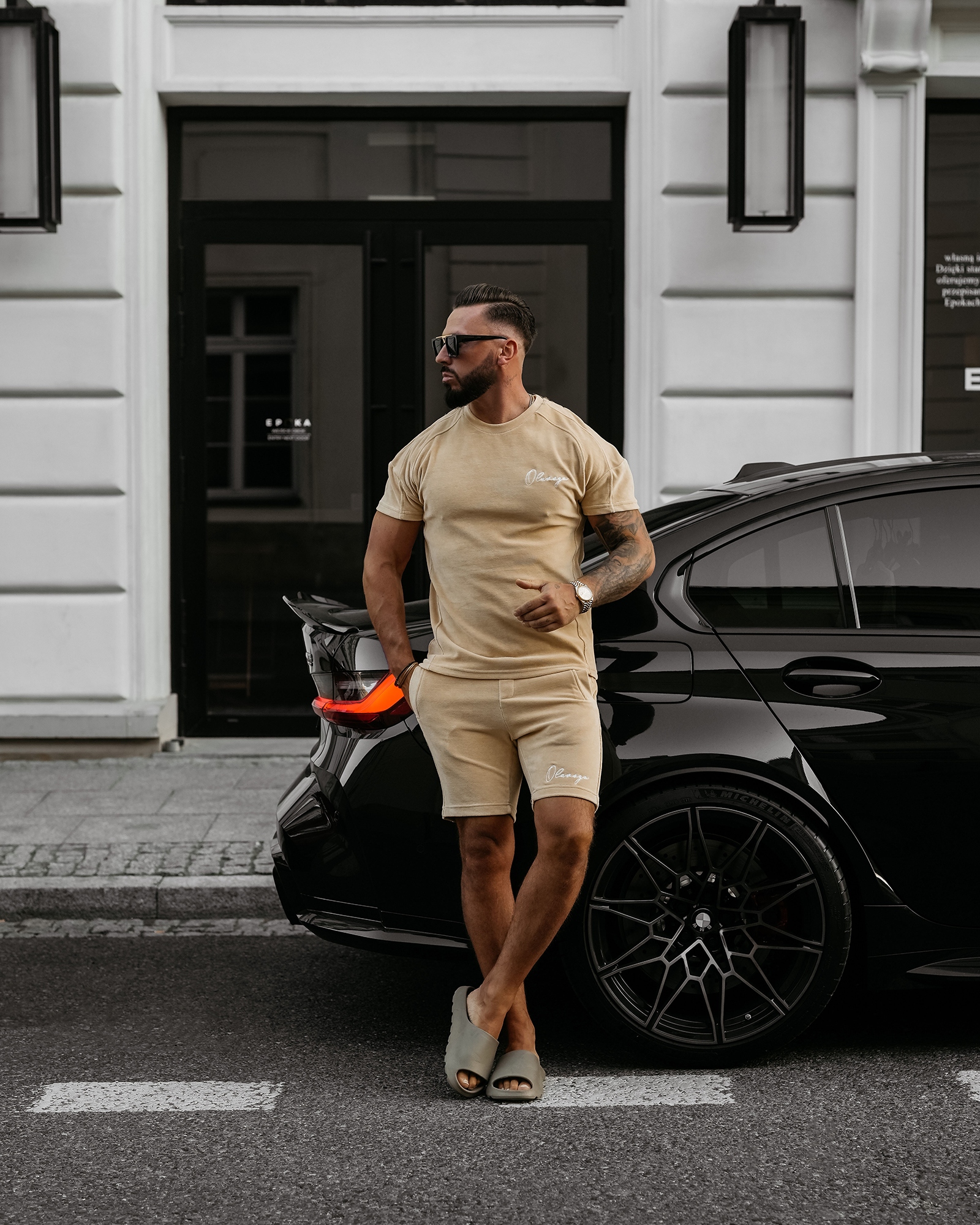 Komplet welurowy męski ze spodenkami NIGHT THREAD OLAVOGA karmel