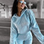 Komplet damski welurowy HANDY OLAVOGA błękitny