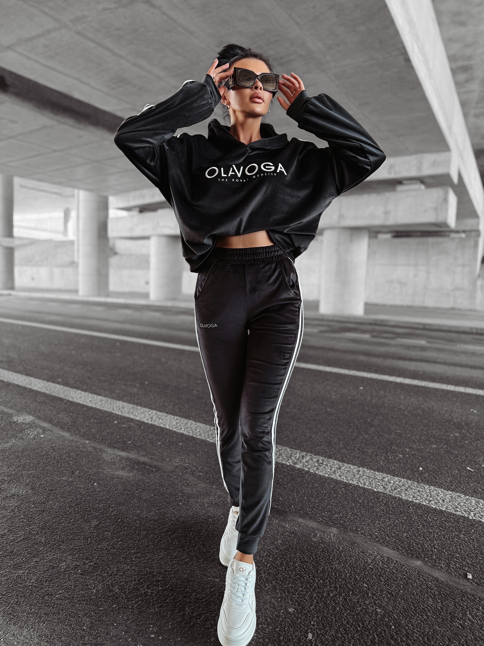 Komplet damski welurowy HANDY OLAVOGA czarny Komplet damski welurowy HANDY OLAVOGA czarny