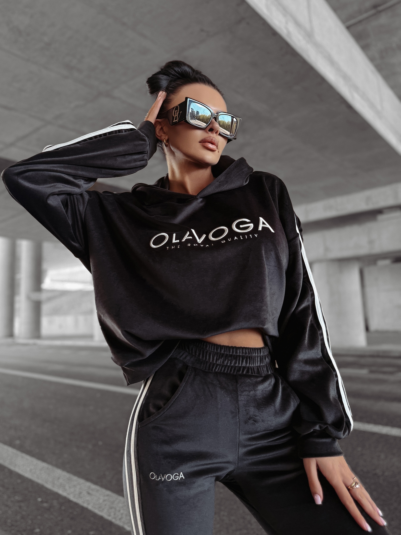 Komplet damski welurowy HANDY OLAVOGA czarny Komplet damski welurowy HANDY OLAVOGA czarny