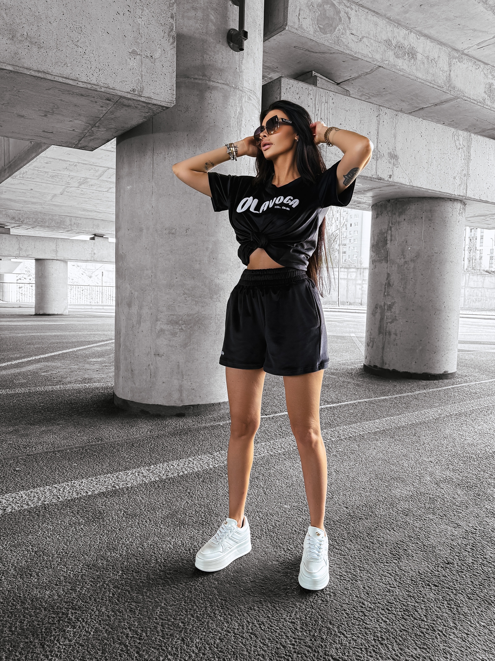 Komplet welurowy TURN OLAVOGA czarny