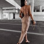 Sukienka maxi dopasowana MUZA OLAVOGA beżowa