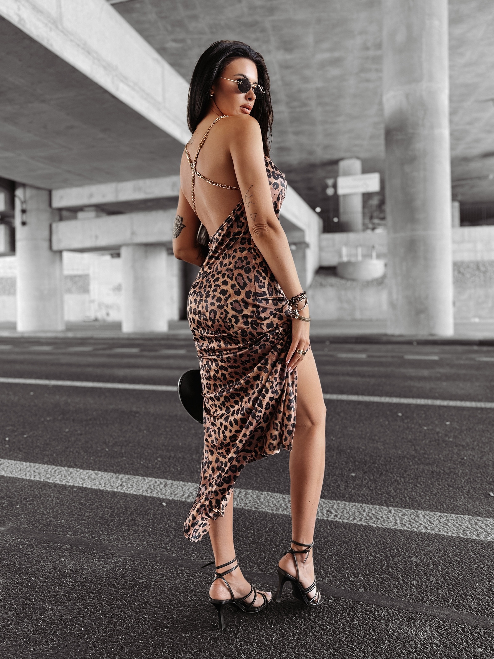 Sukienka maxi dopasowana MUZA OLAVOGA panterka Sukienka maxi dopasowana MUZA OLAVOGA panterka