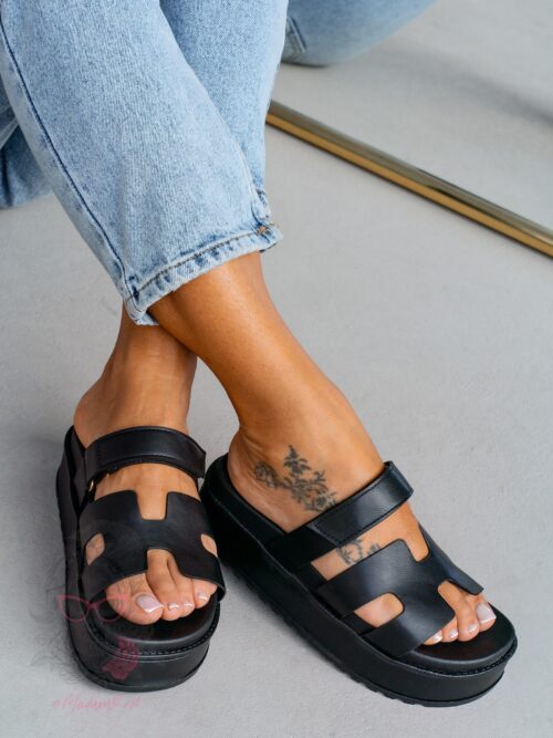 Klapki na platformie Madam Merse czarne