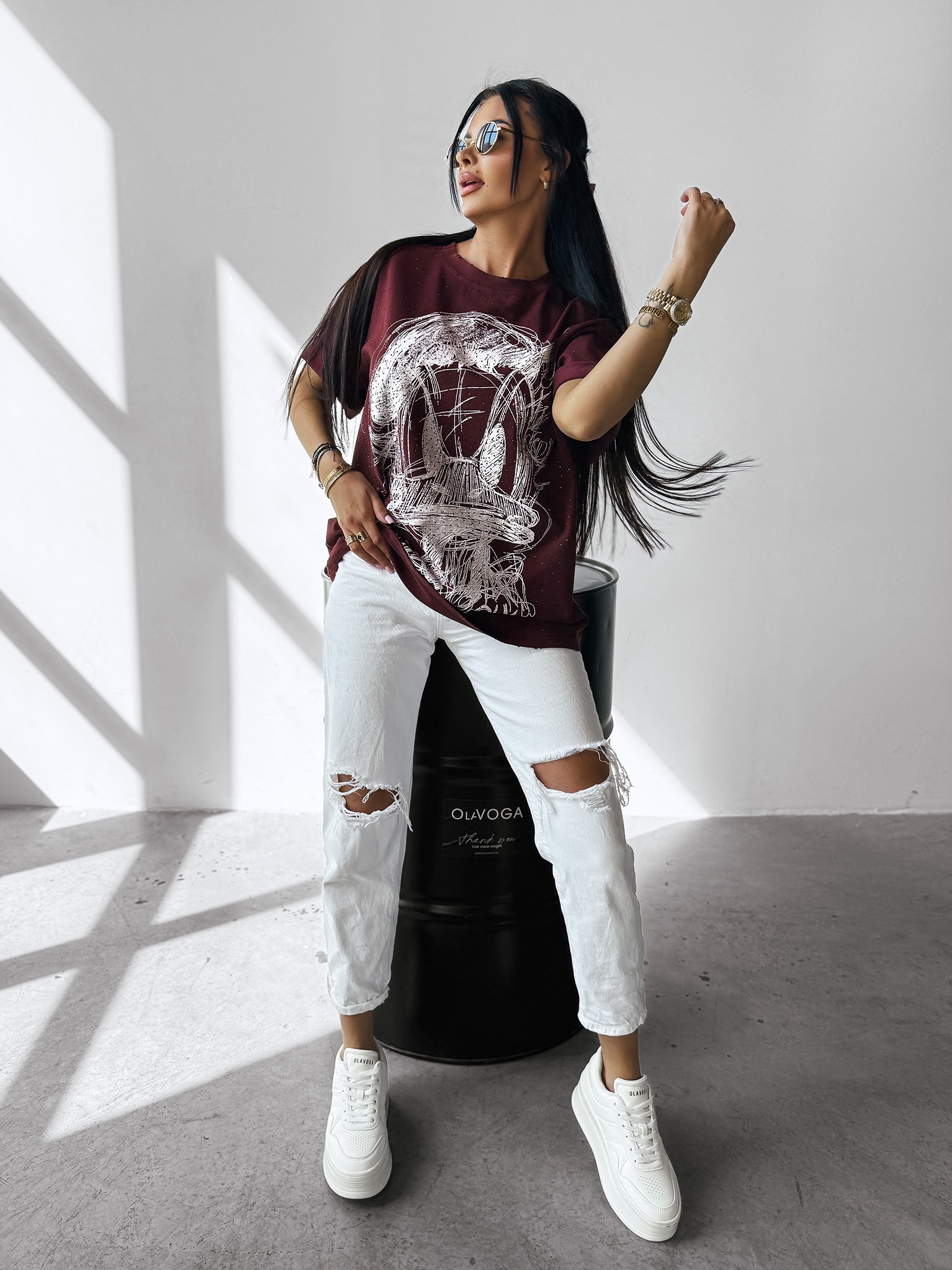 T-shirt oversize z nadrukiem MARA OLAVOGA bordowy T-shirt oversize z nadrukiem MARA OLAVOGA bordowy