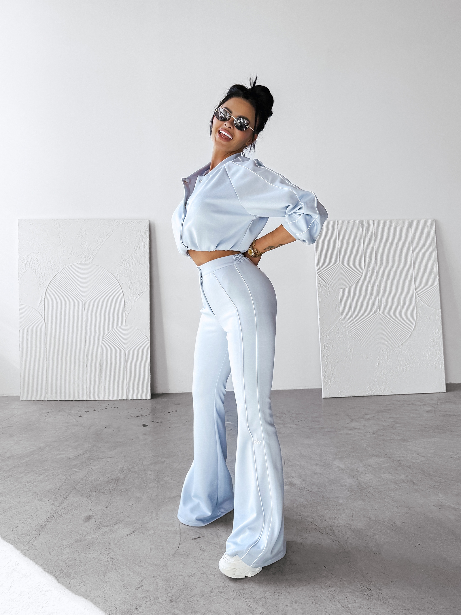 Komplet damski casualowy kurtka+spodnie FECTO OLAVOGA błękitny Komplet damski casualowy kurtka+spodnie FECTO OLAVOGA błękitny