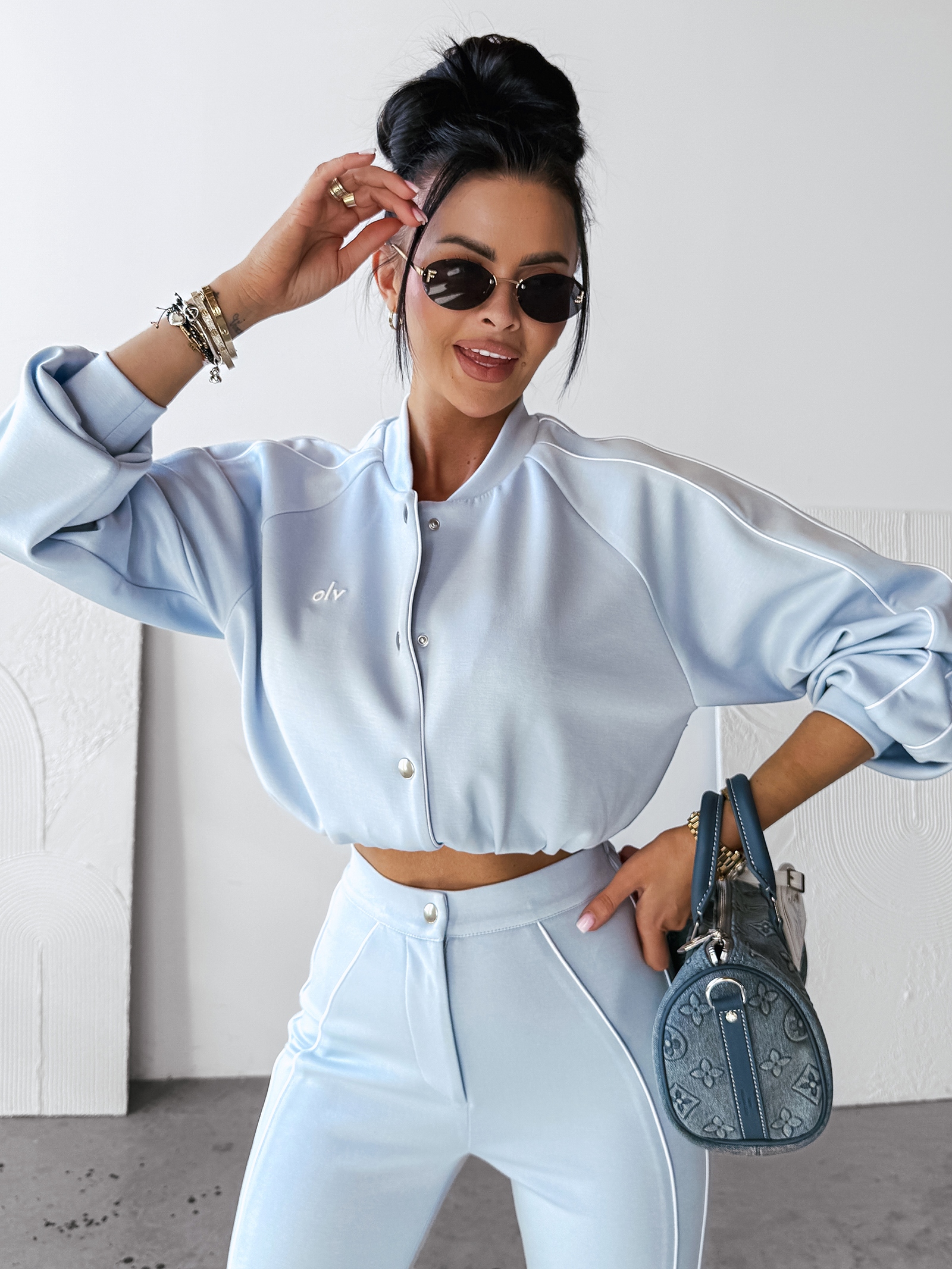 Komplet damski casualowy kurtka+spodnie FECTO OLAVOGA błękitny Komplet damski casualowy kurtka+spodnie FECTO OLAVOGA błękitny