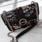 Torebka skórzana graffiti logowana SKETCH OLAVOGA czarna