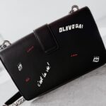 Torebka skórzana graffiti logowana SKETCH OLAVOGA czarna