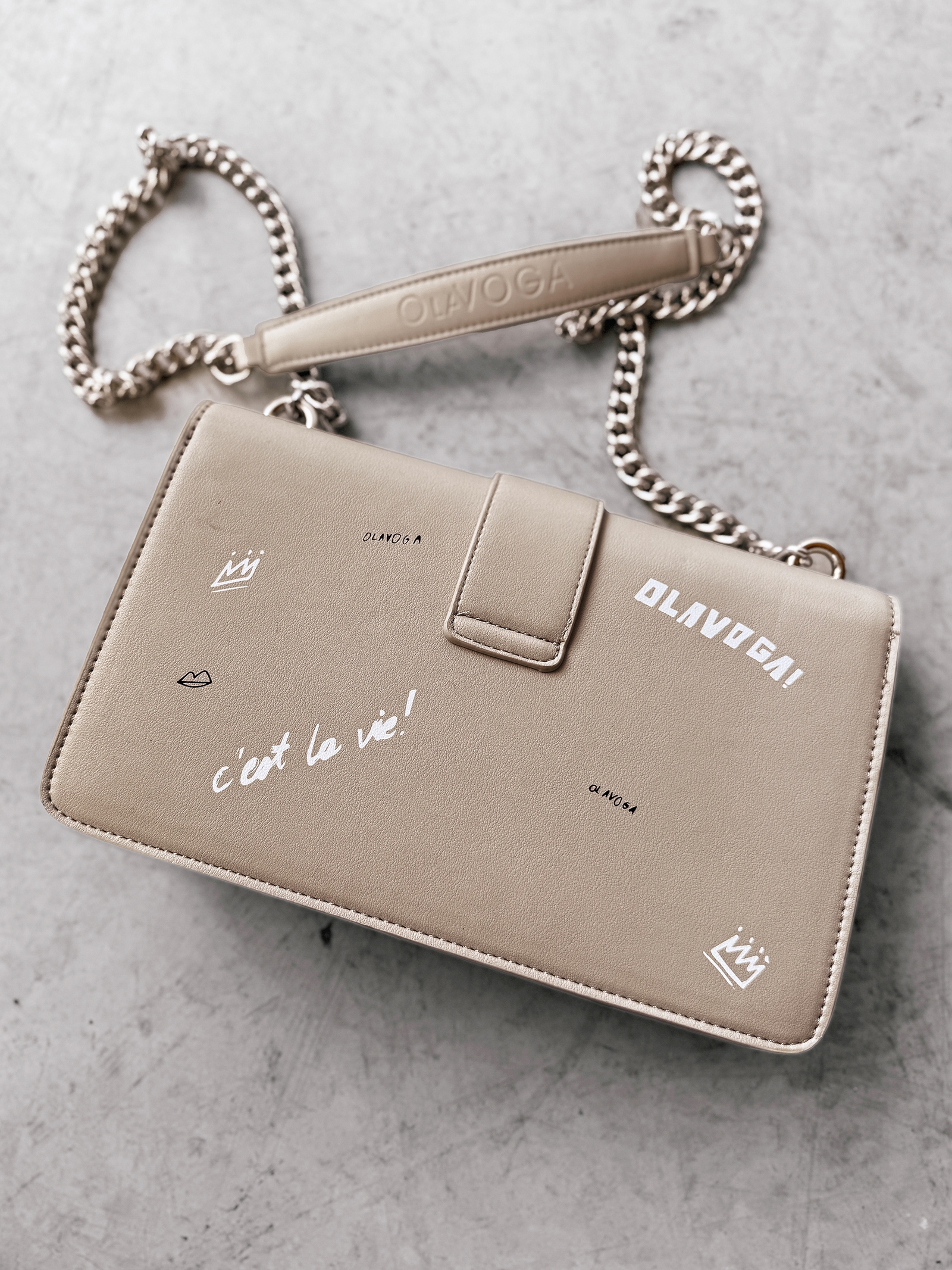 Torebka skórzana graffiti logowana SKETCH OLAVOGA szara Torebka skórzana graffiti logowana SKETCH OLAVOGA szara