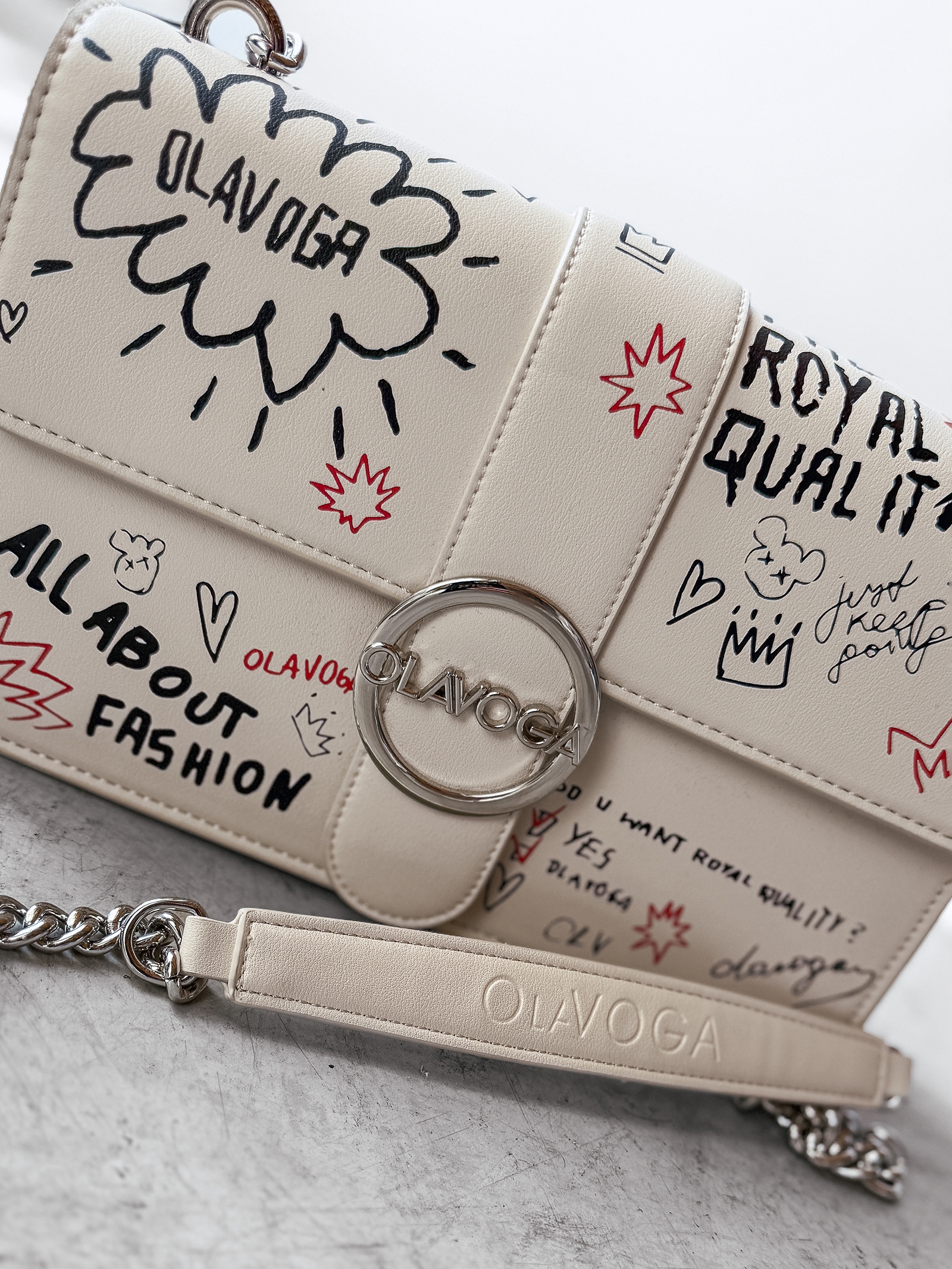 Torebka skórzana graffiti logowana SKETCH OLAVOGA ecru