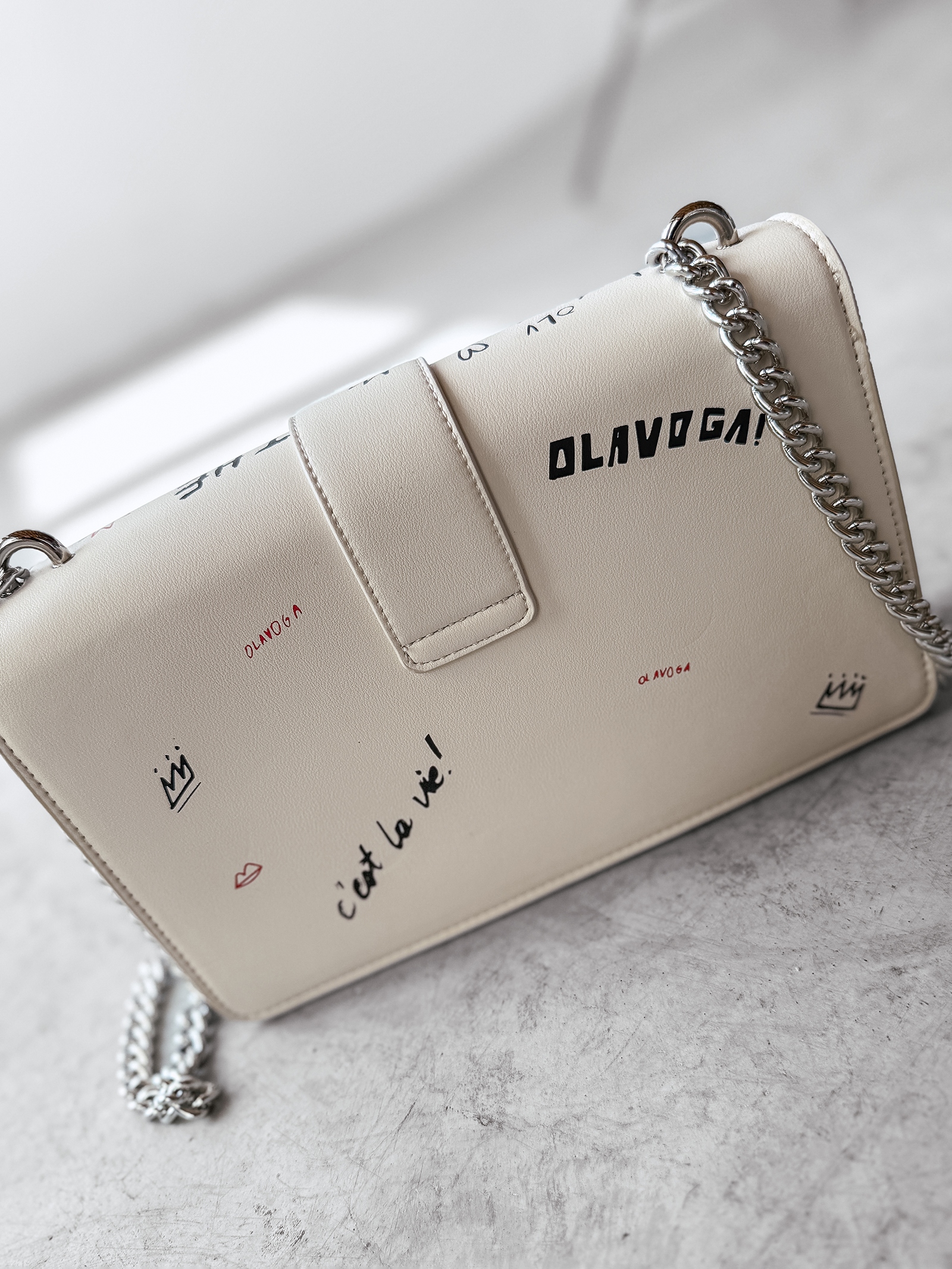 Torebka skórzana graffiti logowana SKETCH OLAVOGA ecru