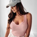 Body z głębokim dekoltem UMBRA OLAVOGA pudrowy róż