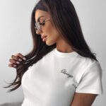 T-shirt z minimalistycznym logo SIMPLYBY OLAVOGA ecru