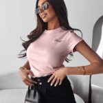 T-shirt z minimalistycznym logo SIMPLYBY OLAVOGA pudrowy róż