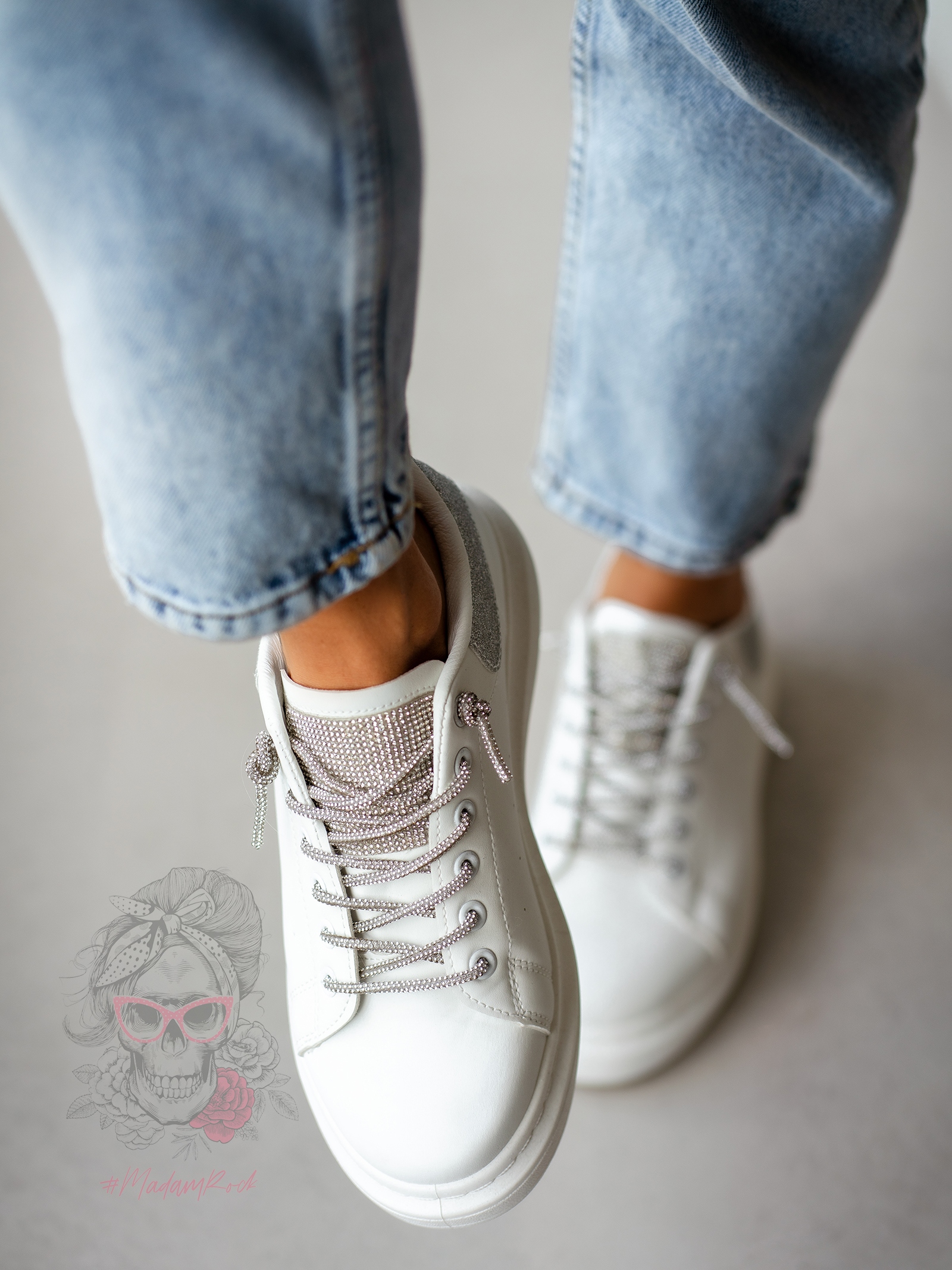 Trampki z cyrkoniami Madam Show Must Go On białe