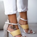 Sandały na słupku Madam Dots białe