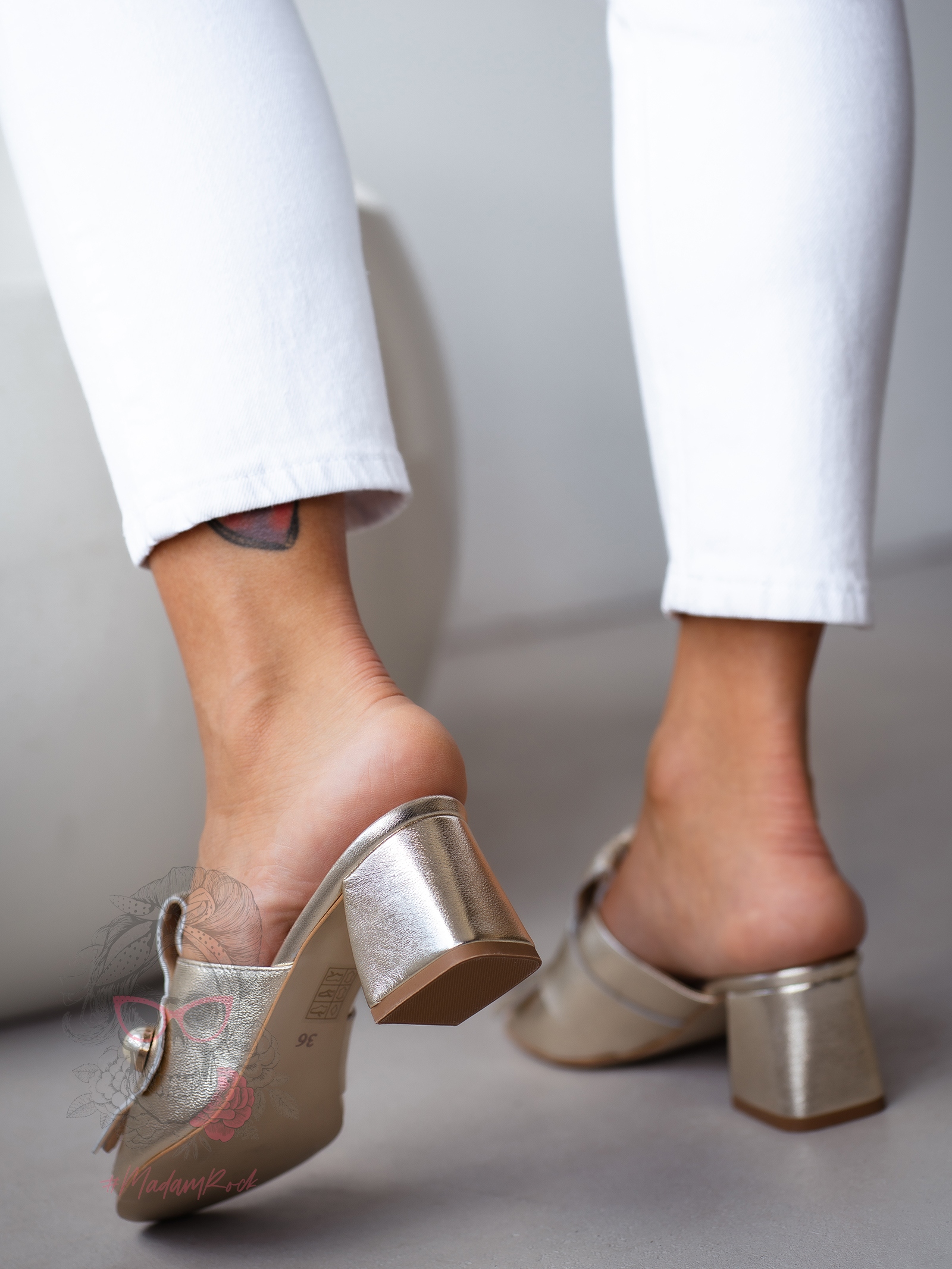 Klapki na klocku Madam Coco złote