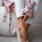 Czółenka na słupku Madam AmoreMio beżowe