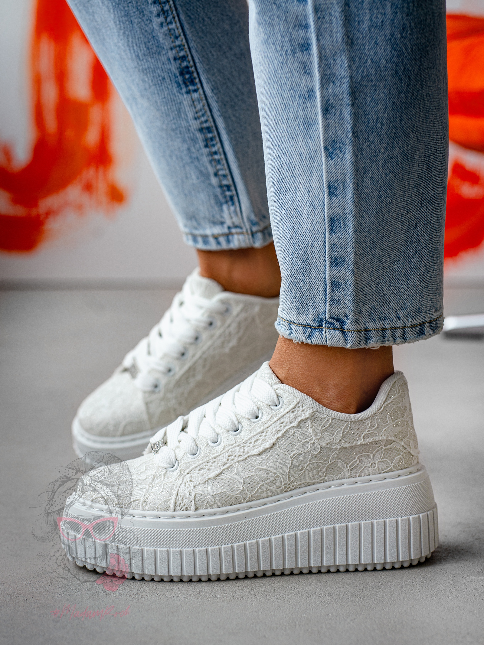 Buty sportowe na platformie Madam Amona białe