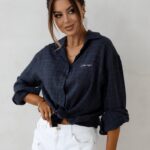 Koszula bawełniana z haftowanym logo VEE OLAVOGA czarna