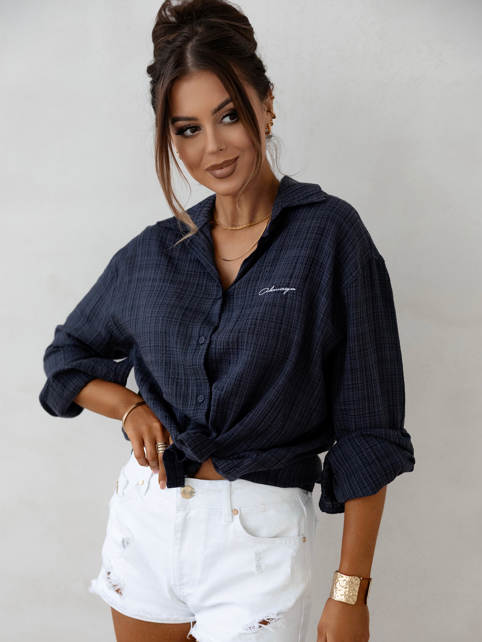 Koszula bawełniana z haftowanym logo VEE OLAVOGA czarna Koszula bawełniana z haftowanym logo VEE OLAVOGA czarna