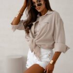 Koszula bawełniana z haftowanym logo VEE OLAVOGA beżowa