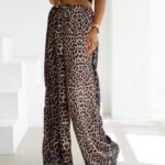 Spodnie z wyższym stanem dzwony NAVEEN OLAVOGA panterka