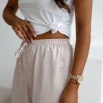 Spodnie z wyższym stanem dzwony NAVEEN OLAVOGA beżowe