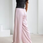 Spodnie z wyższym stanem dzwony NAVEEN OLAVOGA pudrowy róż