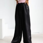 Spodnie z wyższym stanem dzwony NAVEEN OLAVOGA czarne