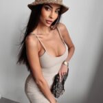 Sukienka dopasowana ABBIE OLAVOGA beżowa