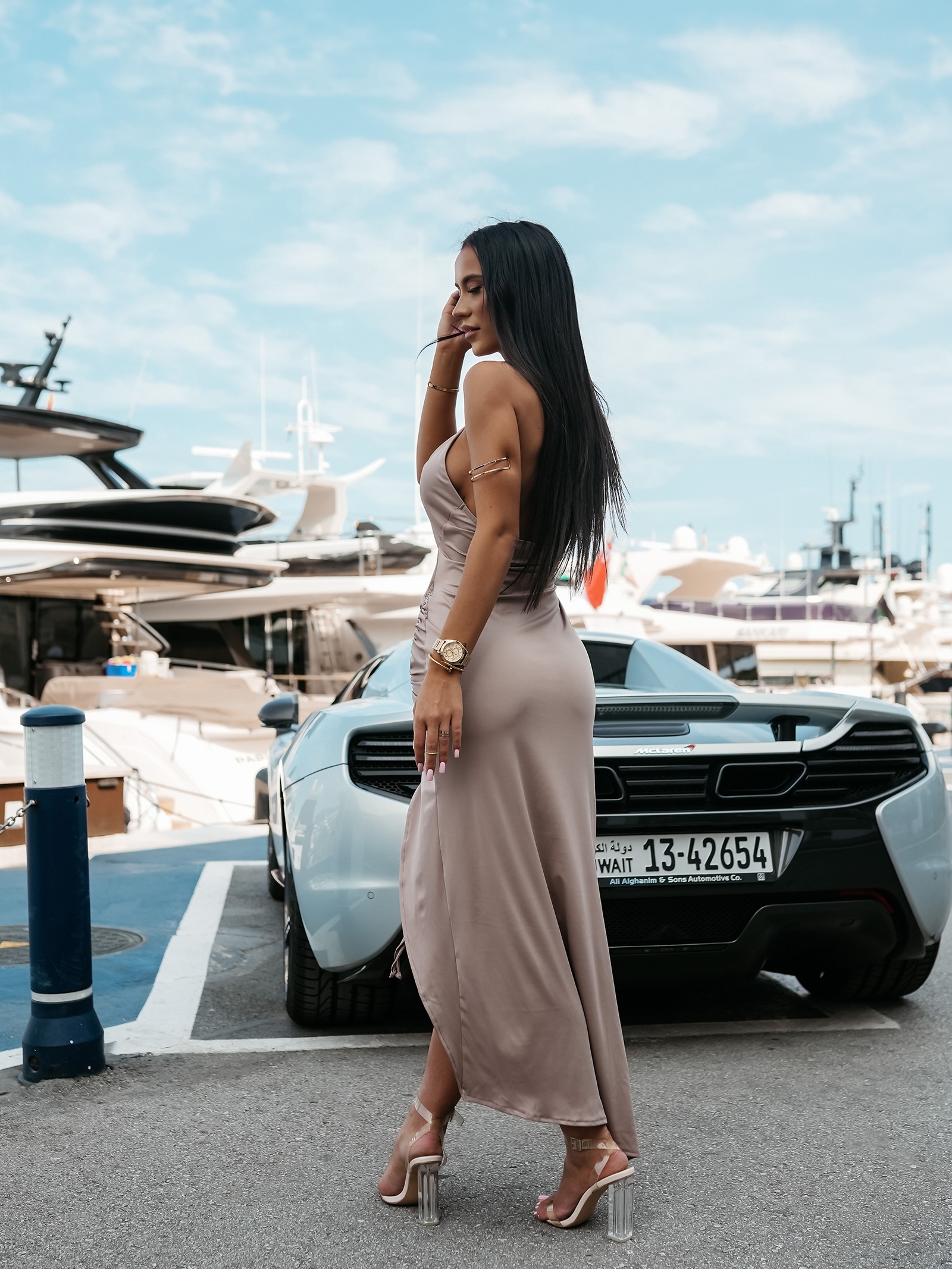 Sukienka maxi z wycięciem JOWISZ OLAVOGA beżowa