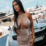 Sukienka maxi z wycięciem JOWISZ OLAVOGA beżowa