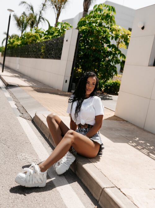 T-shirt z napisem cekinowym VITAL OLAVOGA ecru