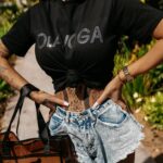 T-shirt z napisem cekinowym VITAL OLAVOGA czarny